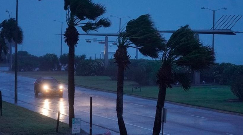 Δυναμώνει ο Τυφώνας Χάρβεϊ – Πνίγηκε το Χιούστον, εκκενώνονται και σήμερα περιοχές